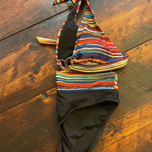 Bikini - Picture 3 of 5